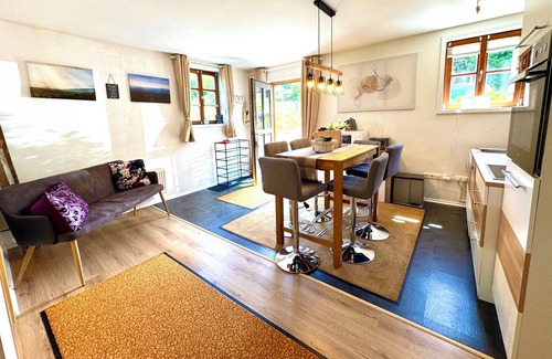 Neuschoenau House | S'Landhaus Apartment wood-burning stove, whirlpool infrared sauna wellness shower