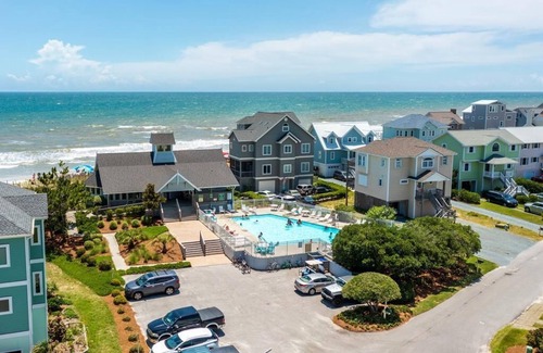 Village of Stump Sound House | S. Permuda Wynd 100 | Sleeps 10 | Community Pool | Elevator