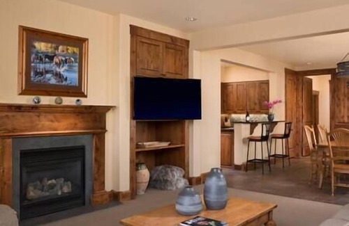 Jackson Resort | S| Snow King | Lux Resort | Concierge | Fireplace