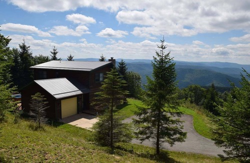 Snowshoe Cabin | S Westridge View Cabin w/Hot Tub & Resort Shuttle