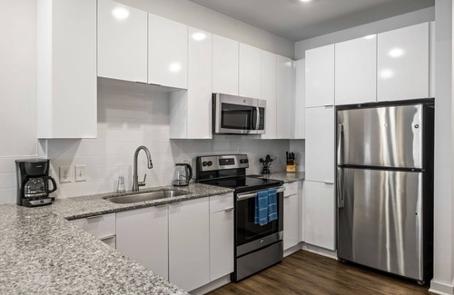 Midtown Apartment | (S1BD) Serviced 1-BR w/Full Kitchen in Walkable Neighborhood