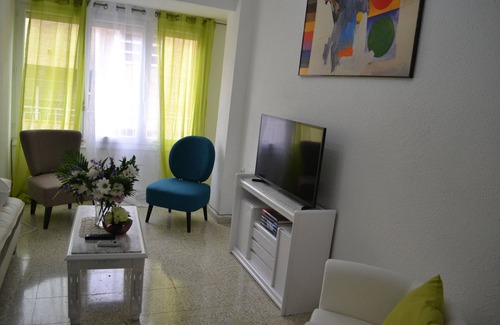 Alicante Apartment | (s2) - Bright modern 3 Bedroom Flat Sleeps 6 City center and beach 10-12 minutes
