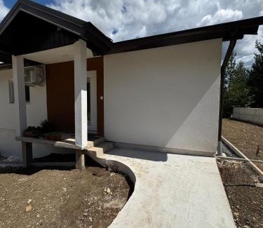 Canton 10 House | Sašina kuća