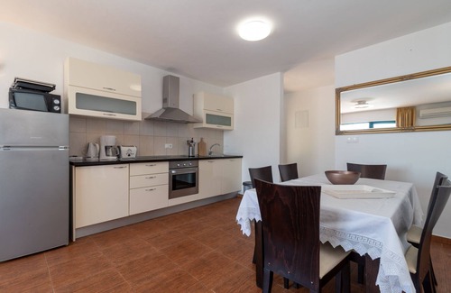 Businci Apartment | SABLIC 1 apartment with sea view, 30m from a beach in OKRUG GORNJI