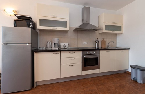 Businci Apartment | SABLIC 1 apartment with sea view, 30m from a beach in OKRUG GORNJI