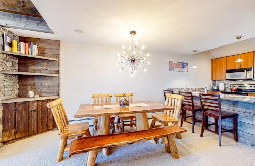 Ludlow Apartment | Sachem Slopeside - Okemo Trailside 21B