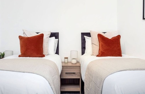 Tunstall House | Sackville House | by Truestays ® Serviced Accommodation