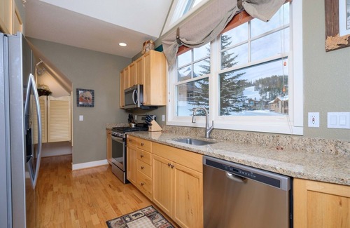 Saddle Ridge House | Saddle Ridge M5 - 4BR+Bonus Bunk Rm, Outdoor seating, Hot Tub, Views, End Unit