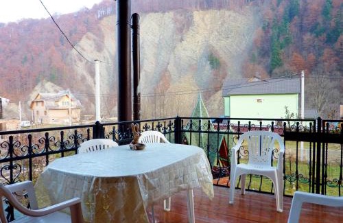 Yaremche House | Sadyba Bilya Richky