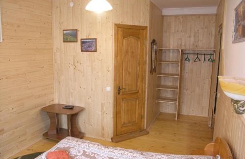 Yaremche House | Sadyba Bilya Richky