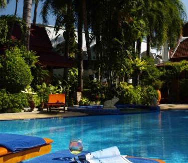 Patong Hotel | Safari Beach Hotel Patong