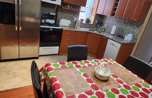 Sheepshead Bay Apartment | SAFE, CLEAN Apartment. Close to Manhattan, Shops, Restaurants, PARKING+WIFI