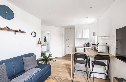 Cœur de Ville Apartment | Safe Haven in the heart of Courbevoie - with Parking - Civil lease