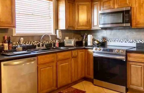 Seabrook House | Safe, quiet,comfy single family home cl , 10 min drive to downtown