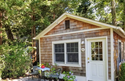 Noyack Cottage | Sag Harbor's Secret by the Bay | Walk to Beach