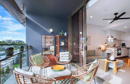 Fortitude Valley Apartment | Sage Bloom Elegant Newstead Stay with Shared Pool