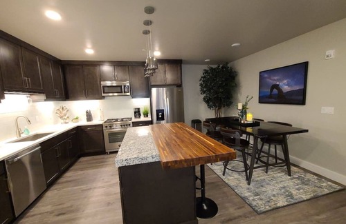 Moab South Valley Condo | Sage Creek Condo *E2* | Amazing Pool & Hot Tubs!