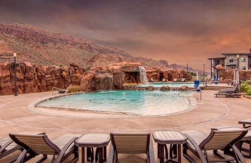 Moab South Valley Condo | Sage Creek Condo *E2* | Amazing Pool & Hot Tubs!