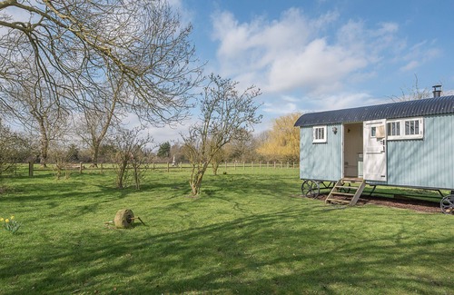 Woodbridge House | Sage Shepherds Hut, Boundary Farm Cottages
