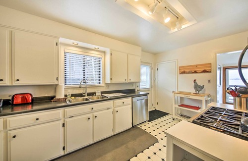 Sandpoint House | Sagle Lakefront Escape: Private Beach Access!