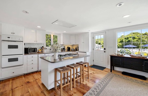 Chatham House | Sail Loft: 489-C Updated Chatham Family Compound, Heated Pool w/Hot Tub, Walk to Town/Beach