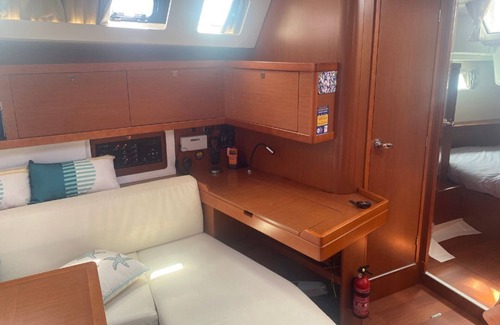 Cannes City Centre Boat Rental | Sailboat in the heart of Cannes - L'Uhaina