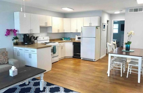 Stuart Apartment | Sailfish Suites - 11 - pet friendly!