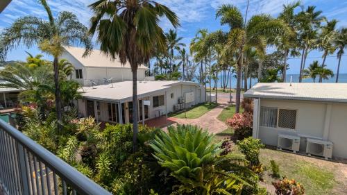 Horseshoe Bay Apartment | Sails On Horseshoe