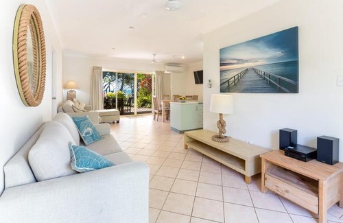 Horseshoe Bay Apartment | Sails On Horseshoe