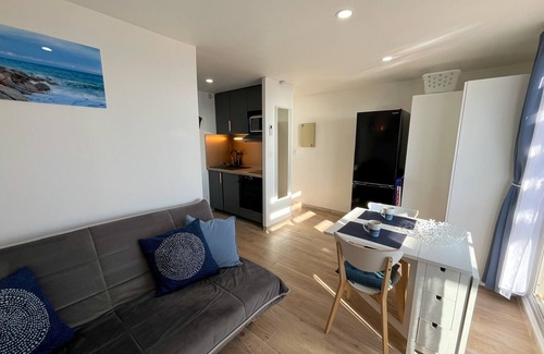 Saint-Cyprien Plage Apartment | Saint-Cyprien: Seafront apt with pool, parking, and AC