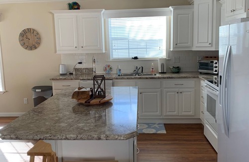 Saint James City House | Saint James hidden gem. 3/2 canal front home with 3 kayaks.