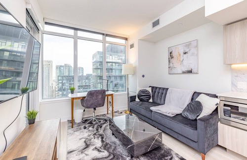 Niagara Condo | Saint Suites - Luxury High Rise Lake View/Gym/Wifi