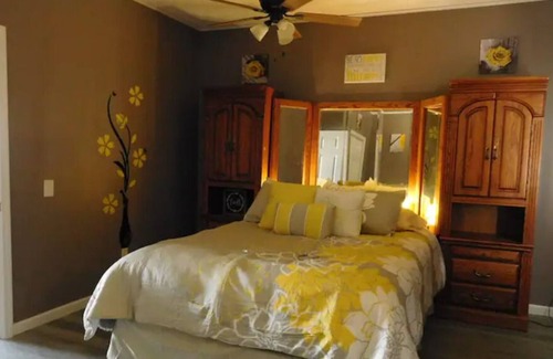 Oaks Corners Apartment | Saint Theresa 2, close to all amenities of the FLX!
