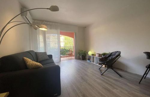 Sainte-Maxime Apartment | Sainte-Maxime, Apt 2 pièces avec piscine, terrasse, parking privé, proche plage et commerces - FR-1-226-487