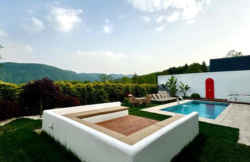 Sapanca Villa | Sakarya Sapanca Memnuniye de 2 oda 1 salon Özel Havuzlu , Muhafazakar , Şömineli , Jakuzili 6 Kişilik Tatil Villası