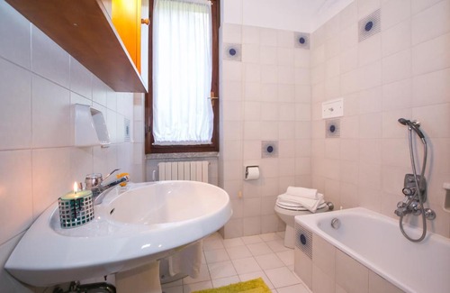 Sala Comacina Apartment | Sala Comacina Apartment Sleeps 3