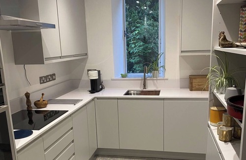 Salcombe Apartment | Salcombe 2 bed flat above beach, parking