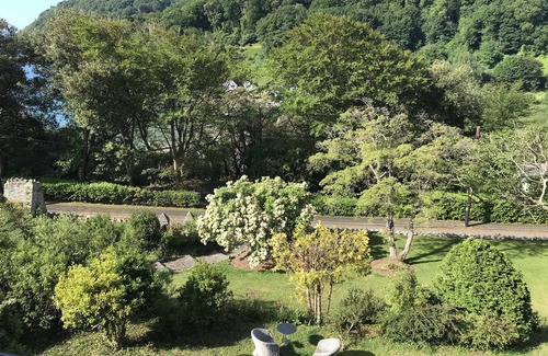 Salcombe Apartment | Salcombe 2 bed flat above beach, parking