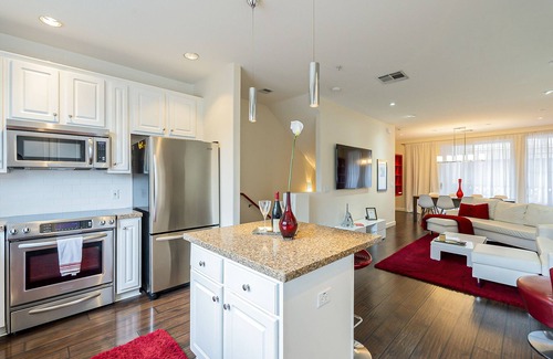 Paradise Valley Village House | SALE Private garage, WOW Townhome, ‘A Touch of Class’
