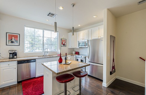 Paradise Valley Village House | SALE Private garage, WOW Townhome, ‘A Touch of Class’