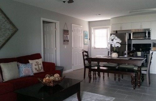 Kiska Beach House | Salior J's! Beautiful Quaint 3BR and 2 Bath house that sleeps 8, New renovation.