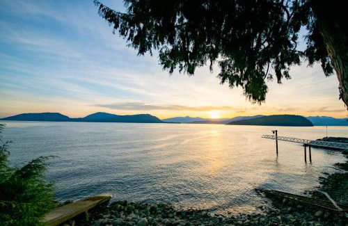 Vancouver House | SALT COTTAGE Waterfront Guest House with Superb Views