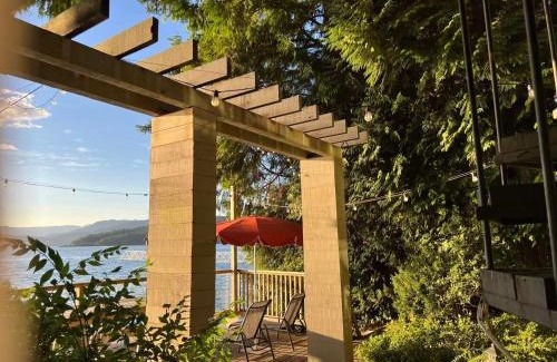 Vancouver House | SALT COTTAGE Waterfront Guest House with Superb Views
