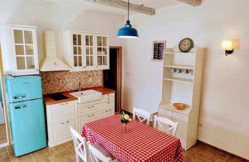 Drvenik Mali Apartment | Salt