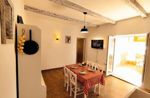 Drvenik Mali Apartment | Salt