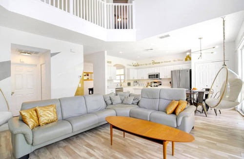 West Kissimmee Villa | SALT WATER POOL*EXPANSIVE POOL DECK* LED POOL FOUNTAIN JETS