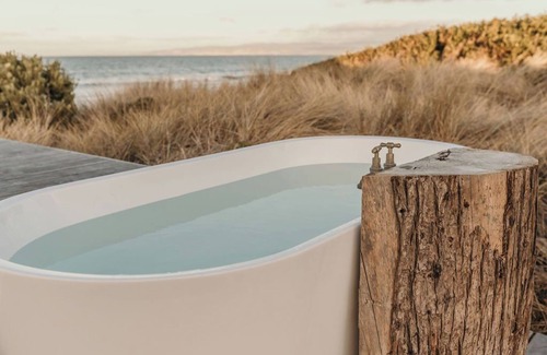 Dolphin Sands House | Saltair Freycinet - The beach is on your doorstep!