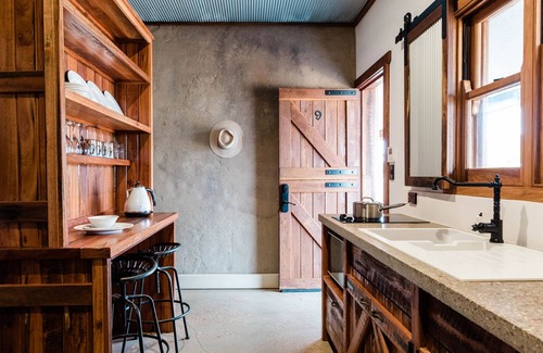 Longreach Cabin | Saltbush Retreat