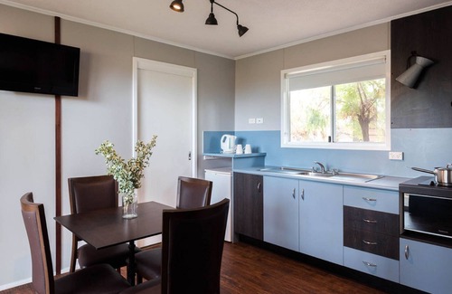 Longreach Cabin | Saltbush Retreat