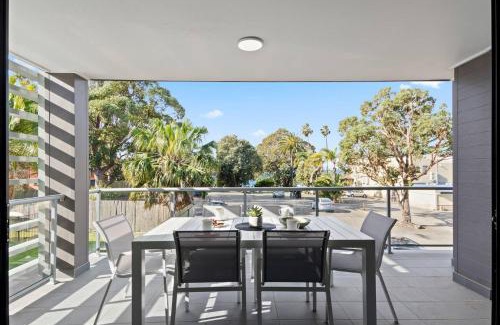 Shellharbour Apartment | Saltwater Escape - Contemporary Seaside Stunner